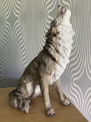 Howling wolf statue - statue, ornament
