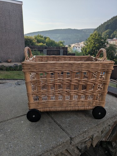 Large vintage wicker - large,
