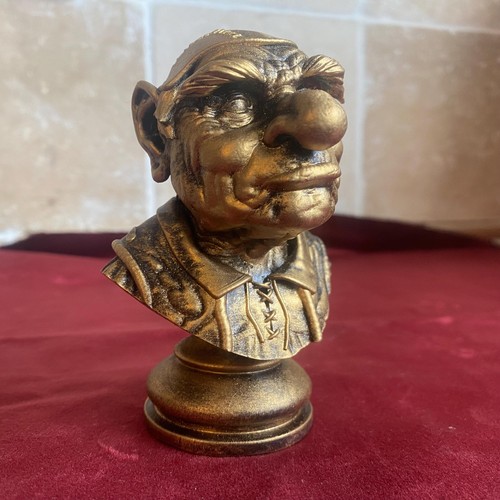 Hoggle statue labyrinth - hoggle, –