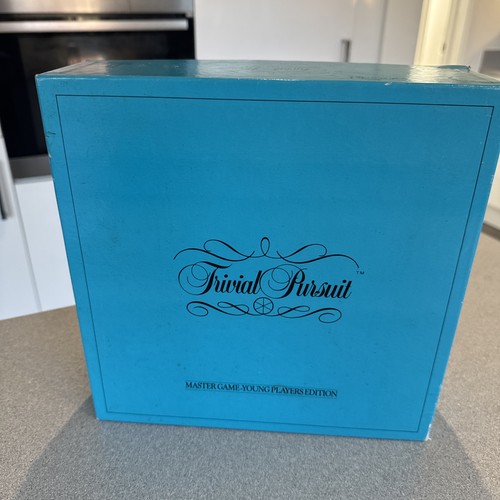 Vintage 1982 trivial pursuit - vintage,