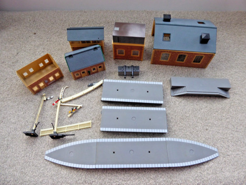 Hornby plastic station - plastic,