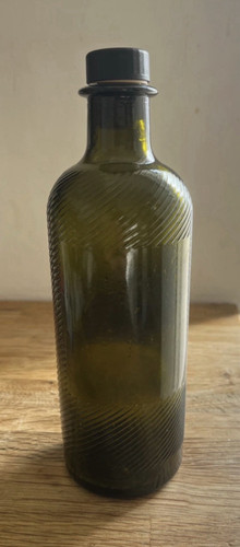 Green ribbed glass - green,