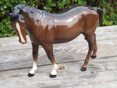 Beswick 976 facing left - left, bay