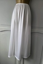 LADIES VTG WARNER'S SILKY ANTRON NYLON HALF SLIP SIZE MEDIUM (LONG)