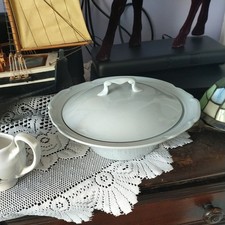 Johnson Brothers plain Covered Casserole Vegetable Serving Dish 