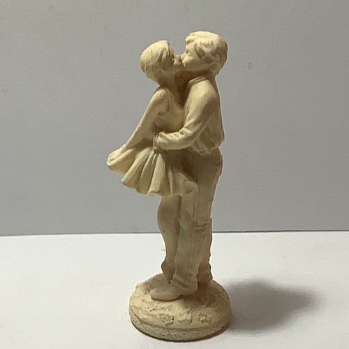 Vintage italian vivian resin - vintage,