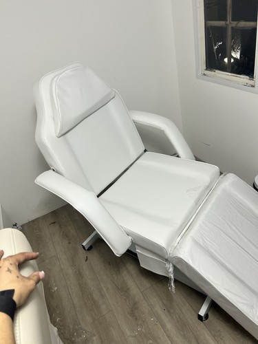 White beauty bed with swivel - with,