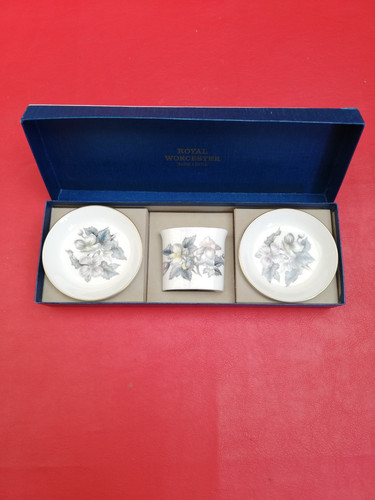 Royal worcester pin dish x - pin,