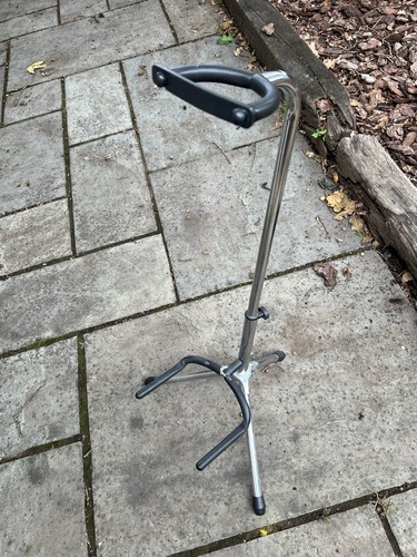 Universal folding guitar stand - folding,