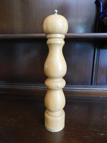 Large wooden pepper grinder - large,