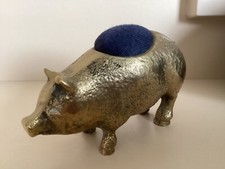 Brass pig pin - pin, vintage
