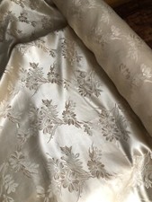 silk brocade, 114 cm, pale