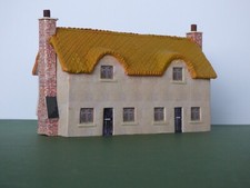OO Scale Thatched Semi-detached Cottage