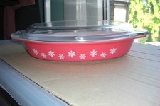 VTG Pyrex Red Divided Serving Dish with Lid Gaiety Snowflake design
