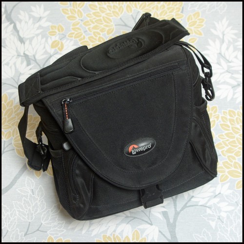 Large lowepro nova 3aw - large,