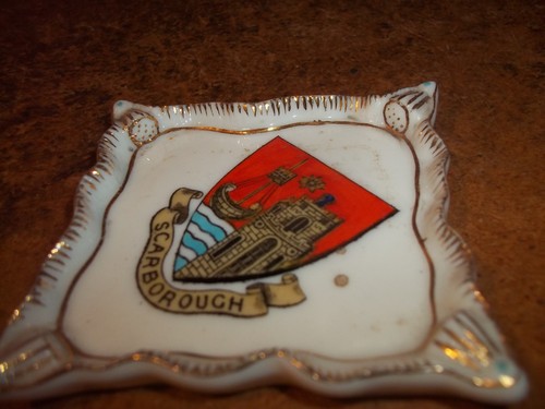 Crested ware china scarborough - crested,