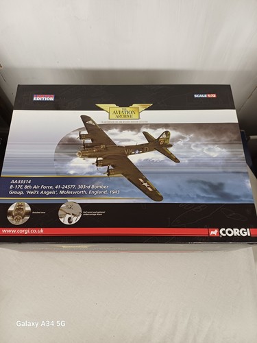 Corgi aviation b17 hells - corgi,