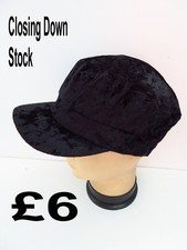 Ladies fashion cap in black