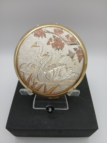 Lovely vintage powder compact - lovely,