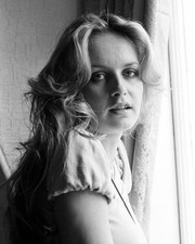 Twiggy (14447) 8x10 Photo