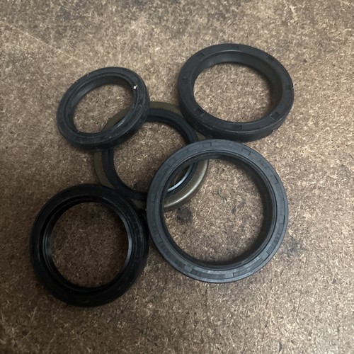 Pair front hub - oil, seal