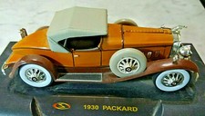 PACKARD - 1930 - 1:32 SCALE - SIGNATURE MODELS - WITH PEDESTAL