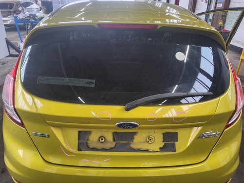 Tailgate boot yellow ford - tailgate,