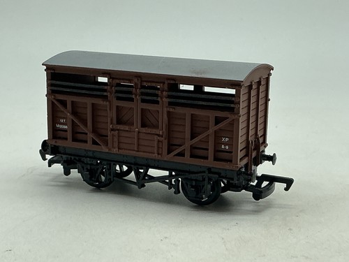 B5895 mainline brown livestock - brown,