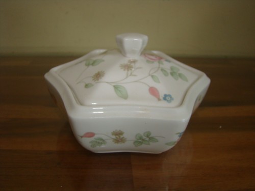 Wedgwood trinket box rosehip - wedgwood,