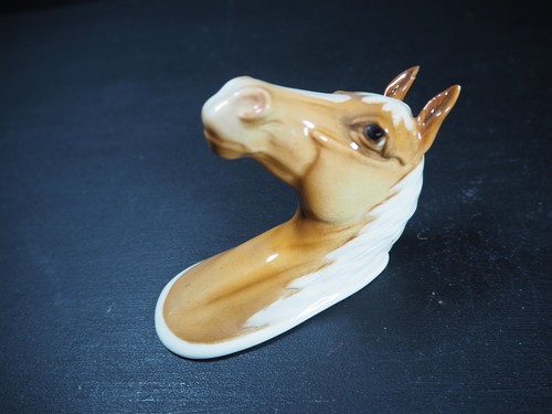 Beswick palamino horse head - palamino,