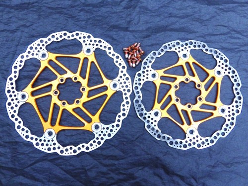 Pair hope floating - of,