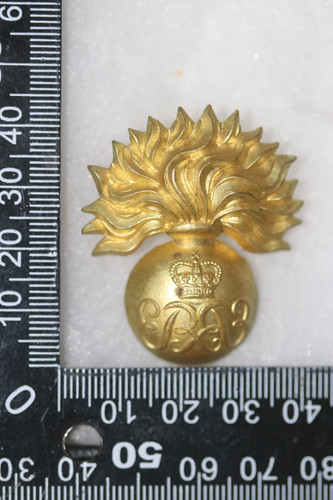 British army metal cap badge - metal,