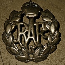 VINTAGE WWII RAF CAP BADGE