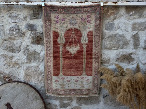 Vintage prayer carpet - carpet, 3x4