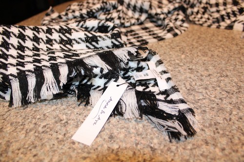 New nwt anna ava scarf - nwt, &