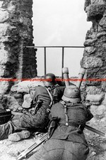 F016779 Two Soldiers Use a Rangefinder For Enemy Frontline WW2