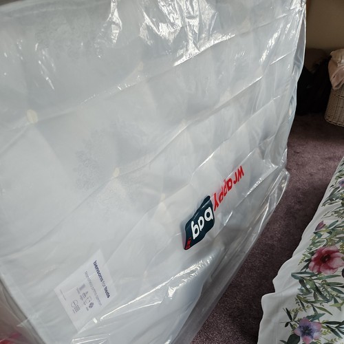 Selling brand new 4ft - new,