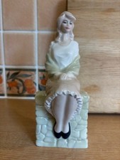 Royal Doulton Figurine - Reflections Collection - Entranced - HN3186