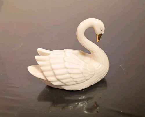 Lovely lenox swan place card - swan,