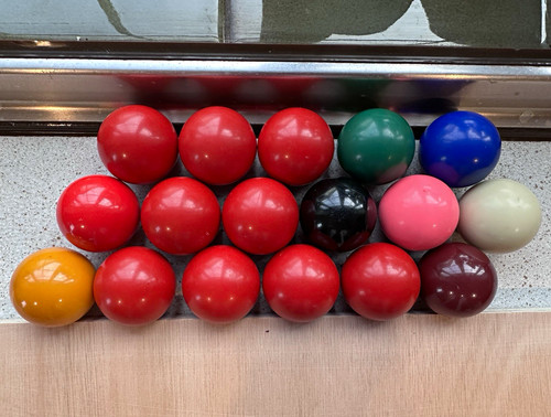 Small sized snooker ball set - small,