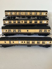 00 Gauge Triang Rake of 4 Coaches - Spare or Repair - Repainted!
