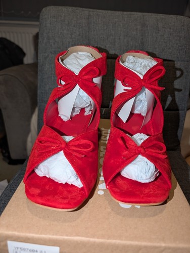 Red suede shoes size 7 - uk,