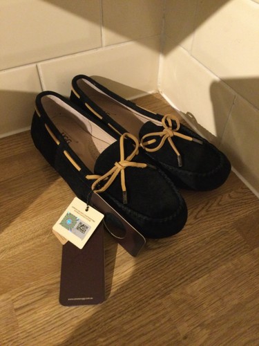 Bnwt ugg australia black - bnwt,