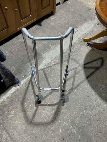 Zimmer frame with - frame, wheels