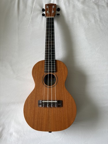 Pono olau all - by, solid