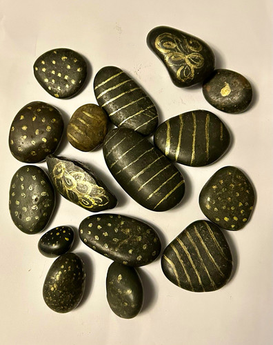Natural smooth black stone set - smooth,