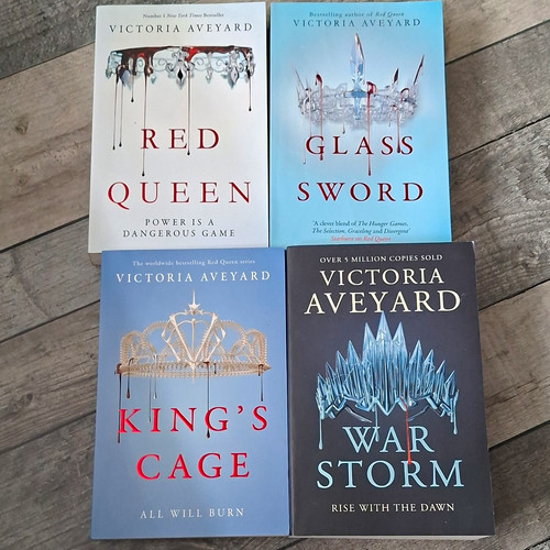 Victoria aveyard red queen - aveyard,