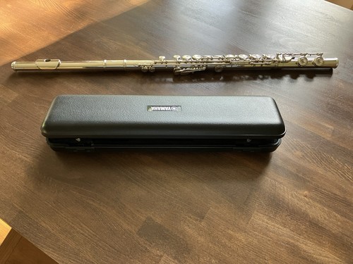 Yamaha 211 flute with carry - flute,
