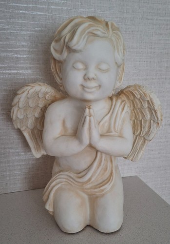Praying angel cherub garden - praying,