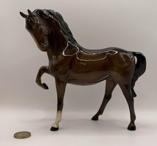 Beswick Horse - Head tucked, leg up RARE (1549)